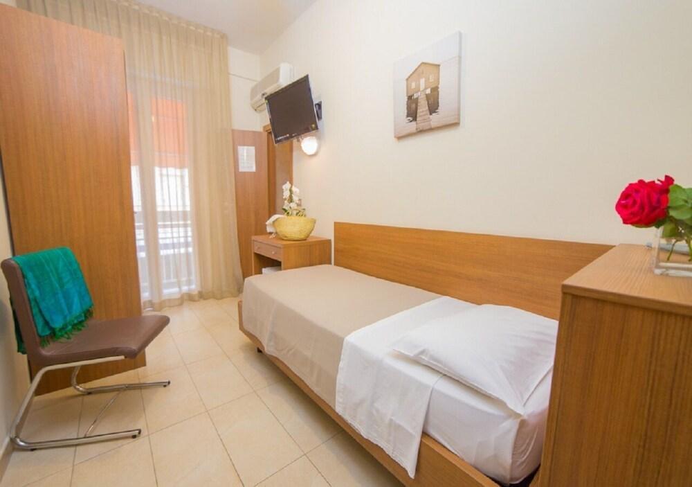 Mediterraneo Hotel & Suites Католика Екстериор снимка