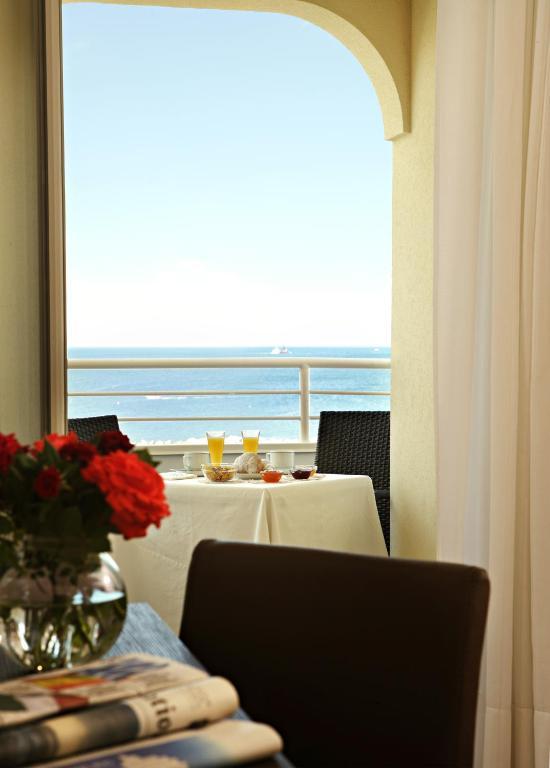 Mediterraneo Hotel & Suites Католика Екстериор снимка