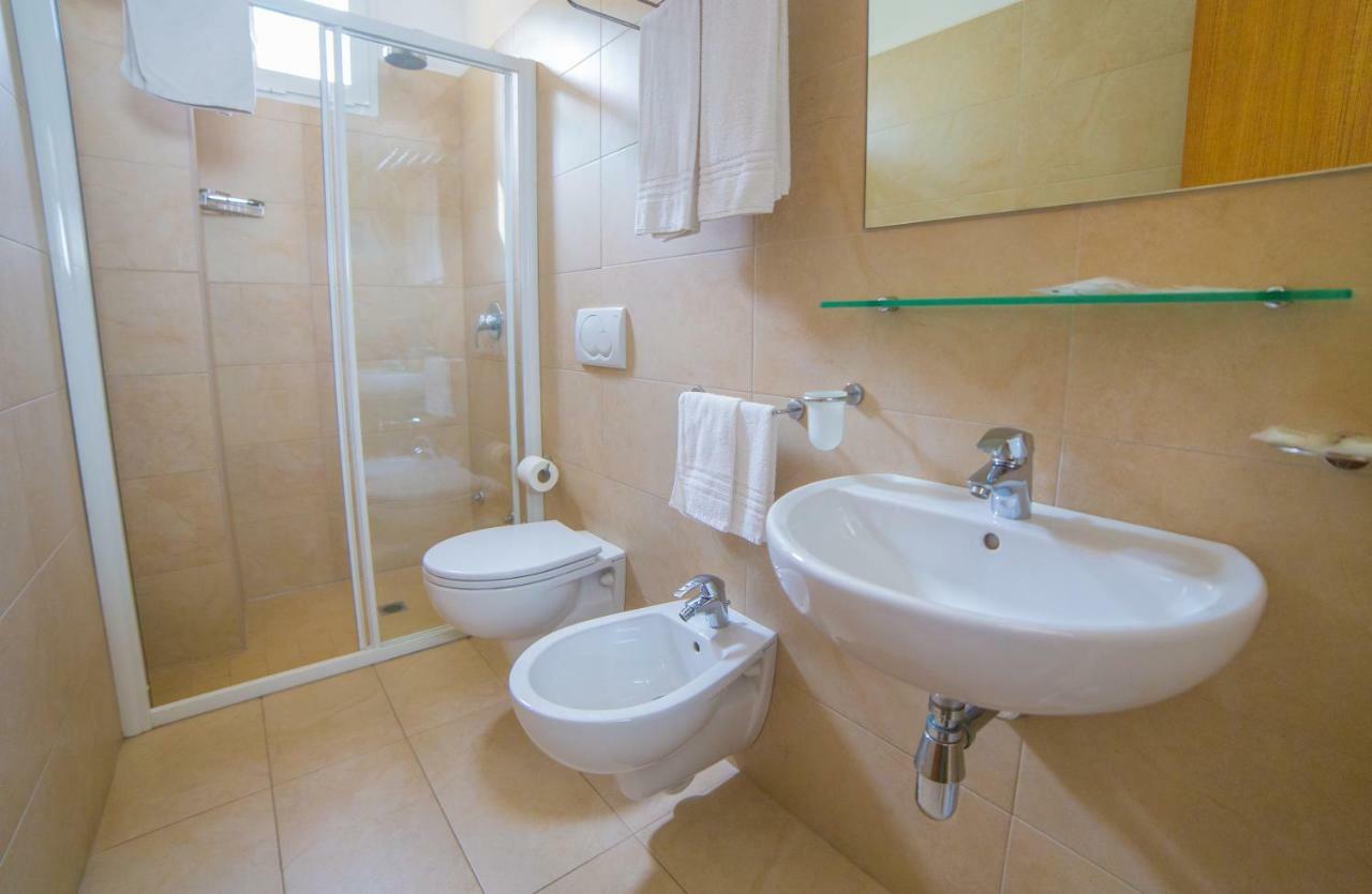 Mediterraneo Hotel & Suites Католика Екстериор снимка