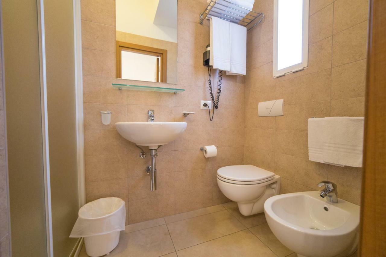 Mediterraneo Hotel & Suites Католика Екстериор снимка