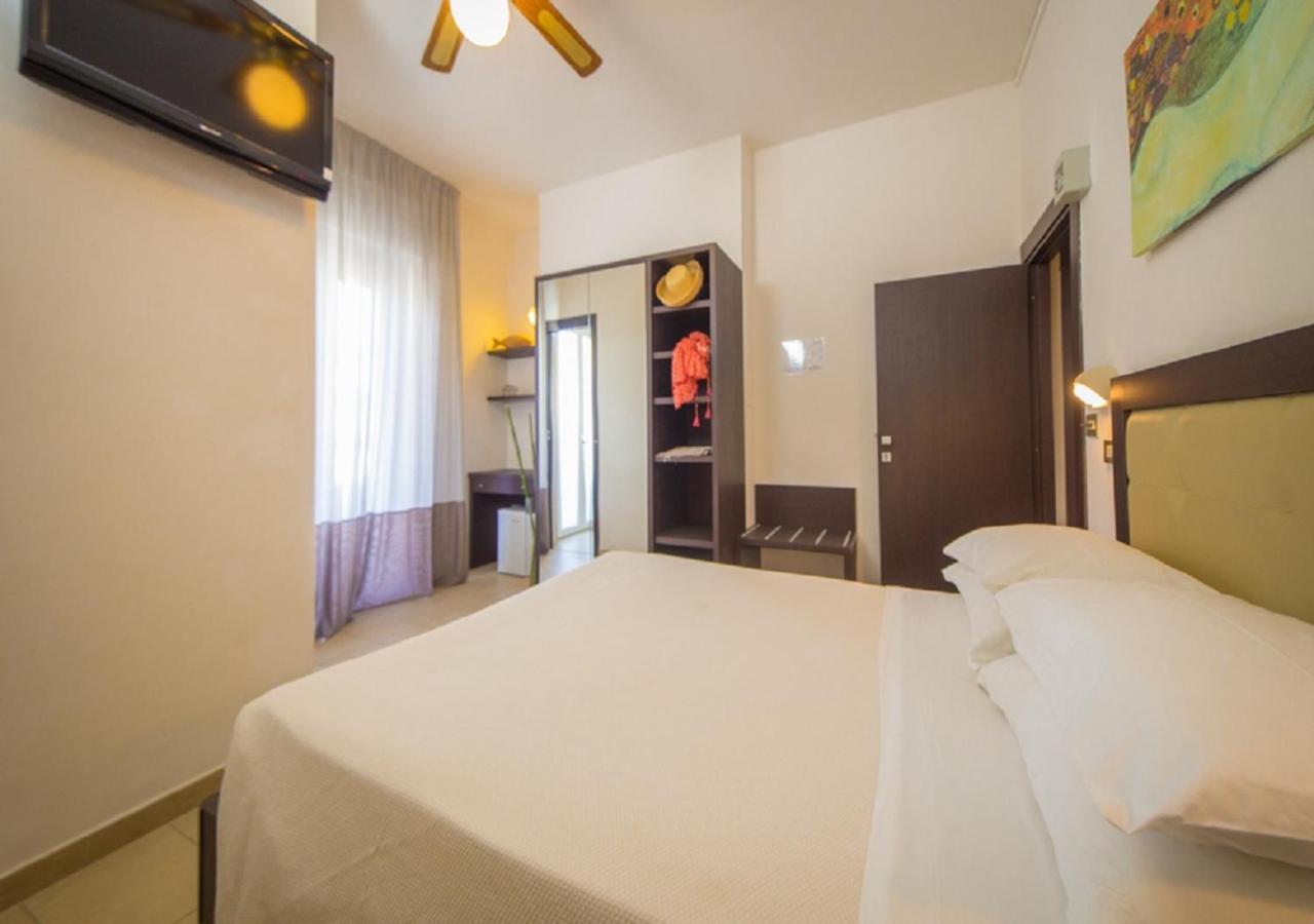 Mediterraneo Hotel & Suites Католика Екстериор снимка