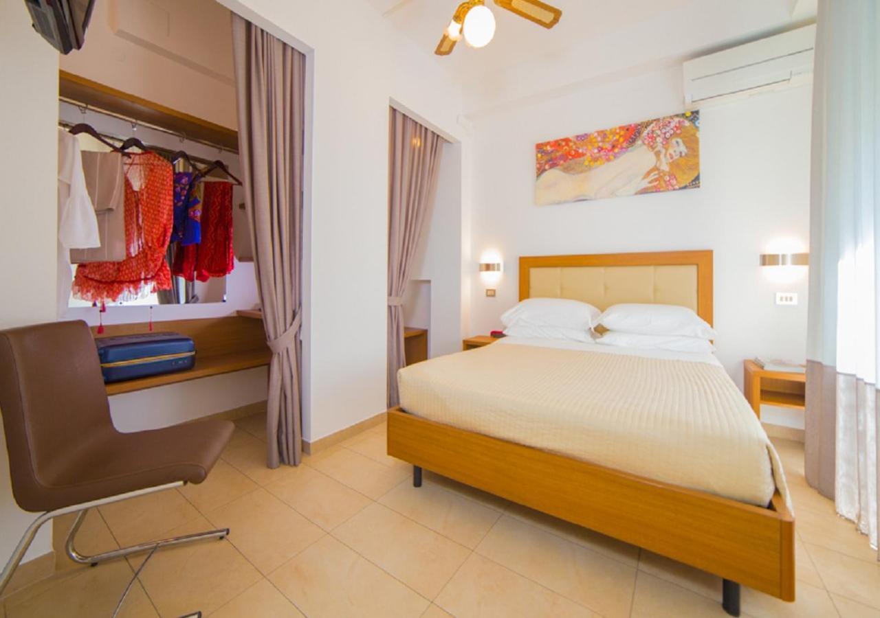 Mediterraneo Hotel & Suites Католика Екстериор снимка
