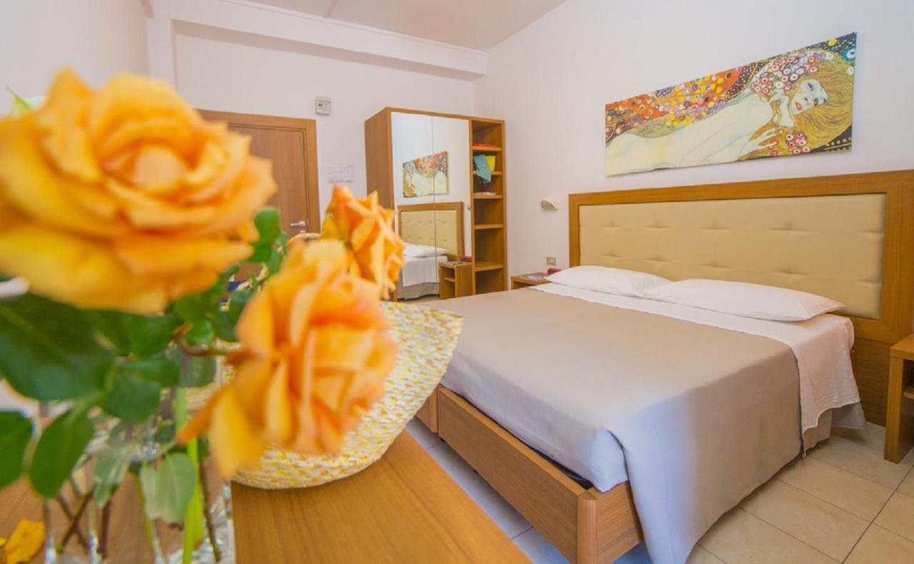 Mediterraneo Hotel & Suites Католика Екстериор снимка