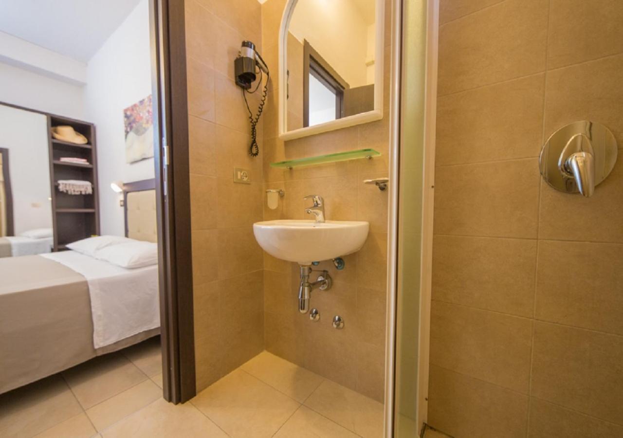 Mediterraneo Hotel & Suites Католика Екстериор снимка