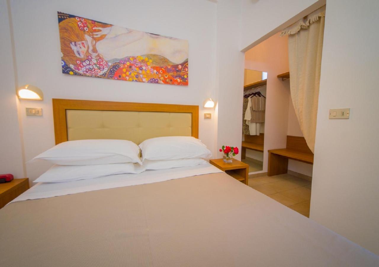 Mediterraneo Hotel & Suites Католика Екстериор снимка